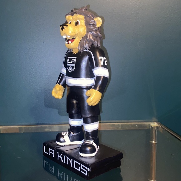 LA KINGS “BAILEY” MASCOT STATUE NHL - Picture 2 of 7